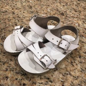 Salt Water Wees Size 4